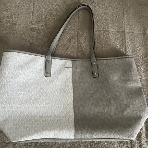 Michael Kors Signature Carter Large Open Tote Bright White Multi EUC - Picture 5 of 5